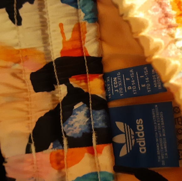 Addidas shorts - Picture 2 of 2